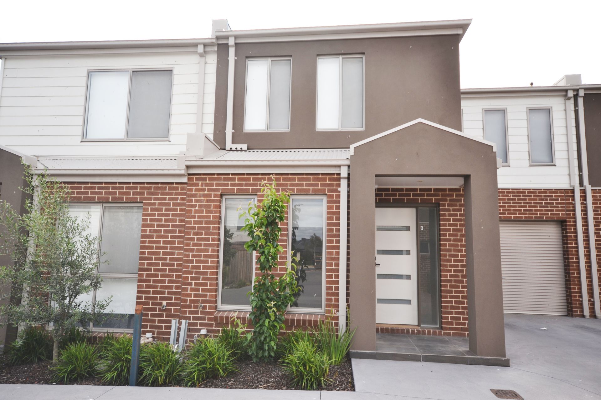 THREE BEDROOM CONTEMPORARY LIVING