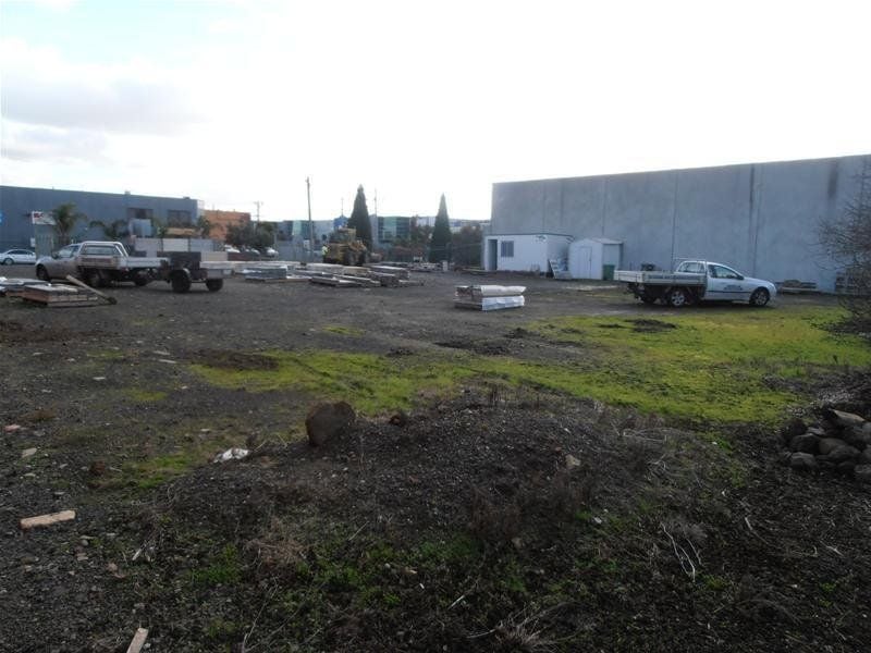 DISPLAY YARD WITH POWER AND PLUMBING