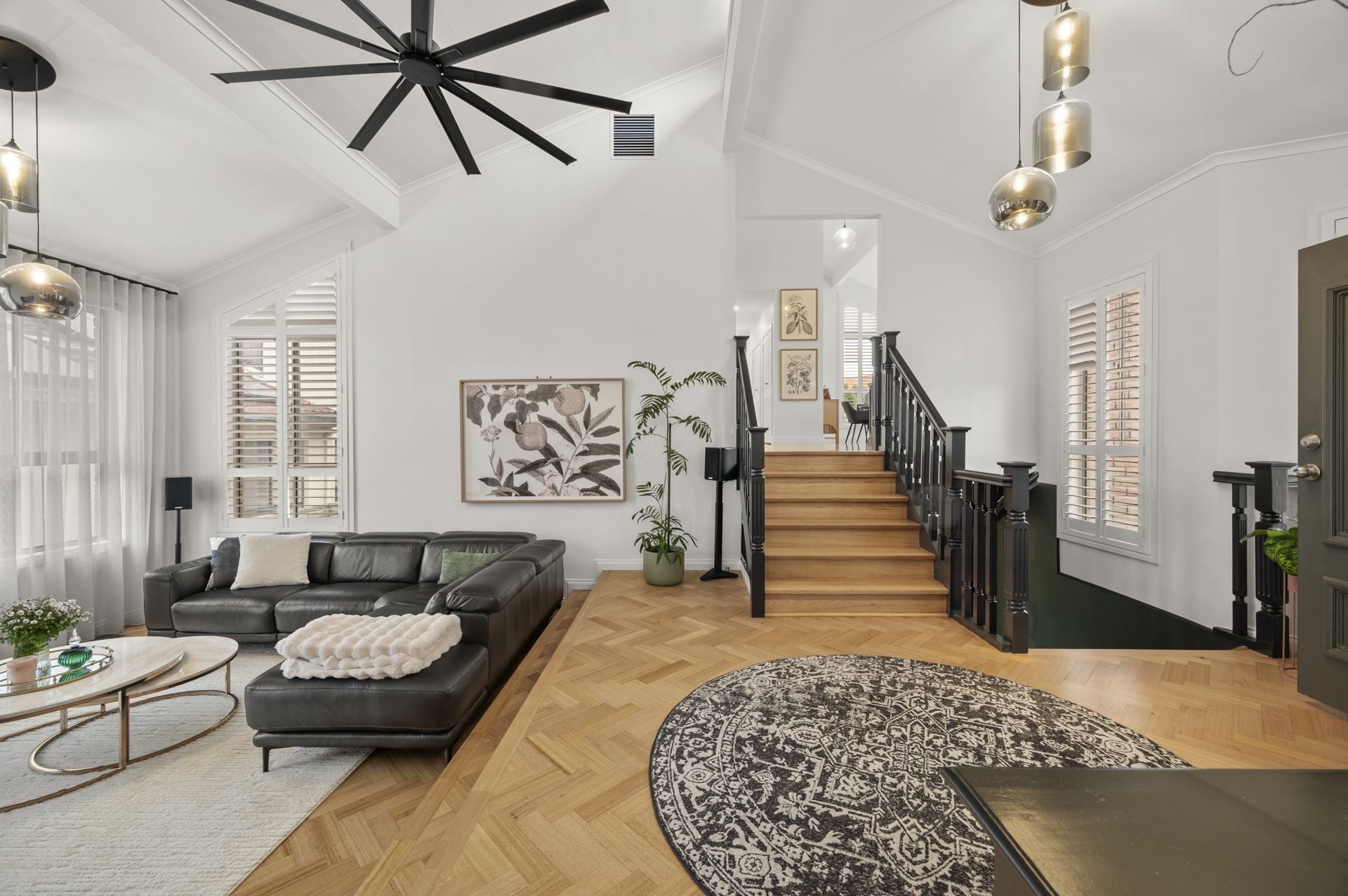 Luxury Living: Complete Salon Set-Up Included!
