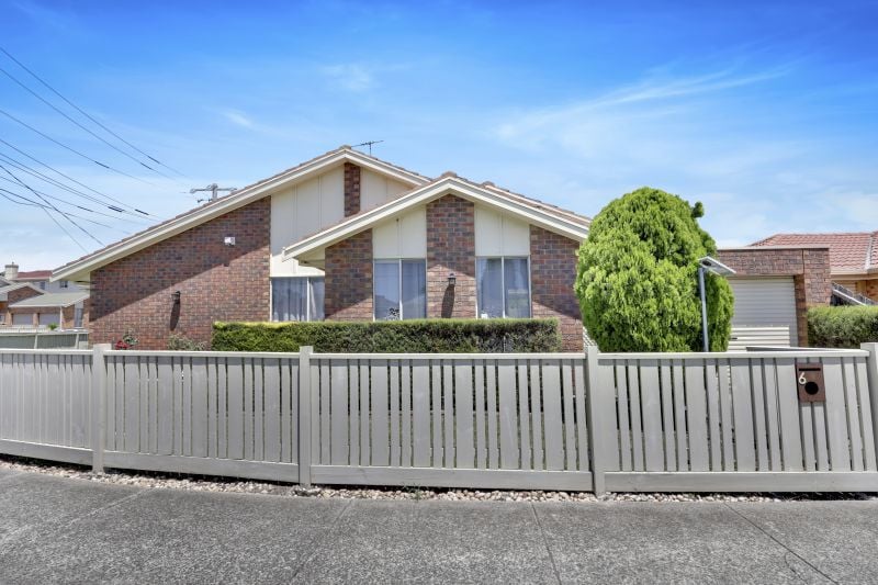 6 Woolnough Drive, Mill Park