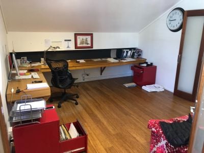 HIGHLY FUNCTIONAL OFFICE IN SPRING HILL!