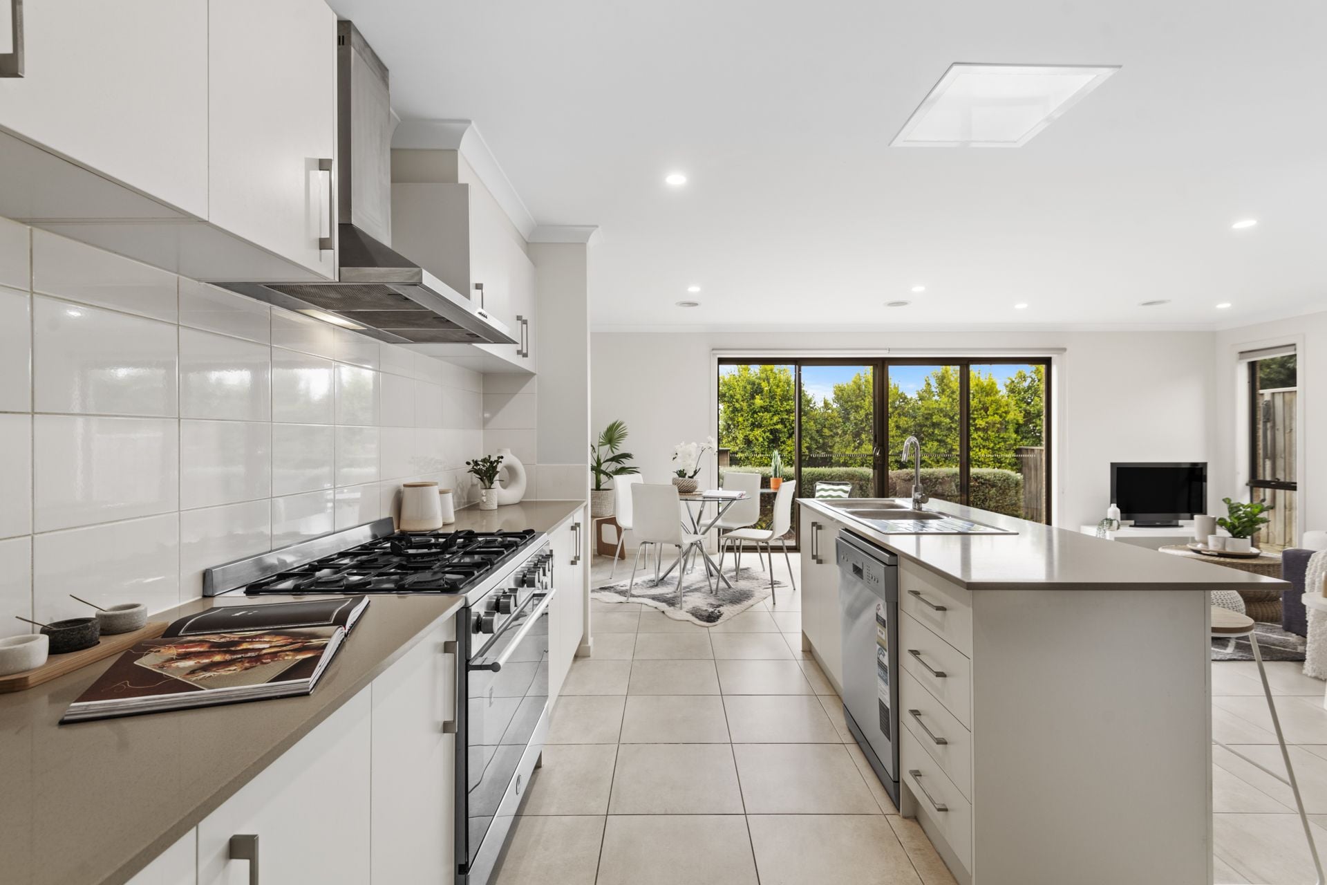 Immaculate Modern Home, Prime Location