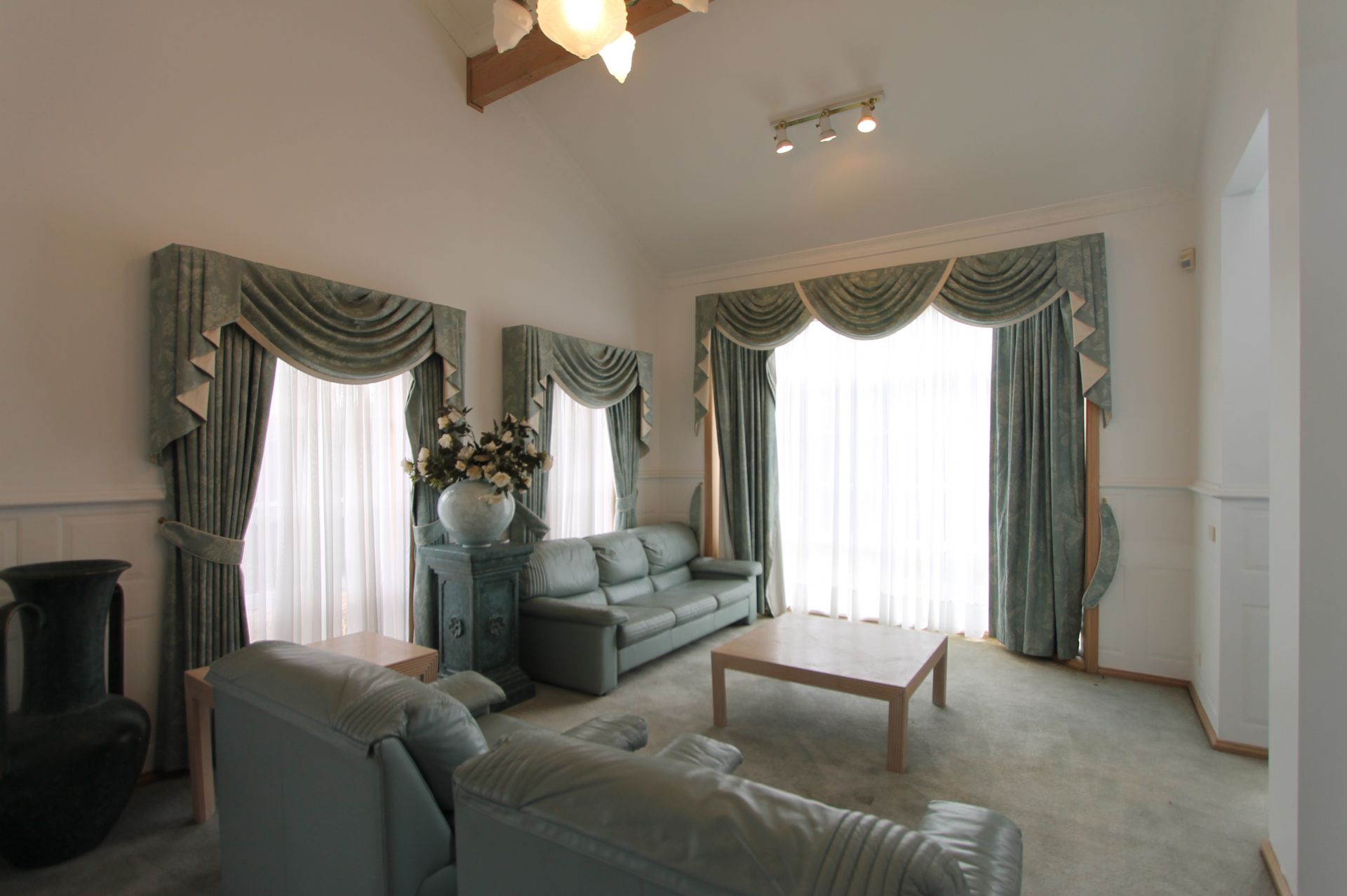 Lovely Family Home With Heated Swimming Pool