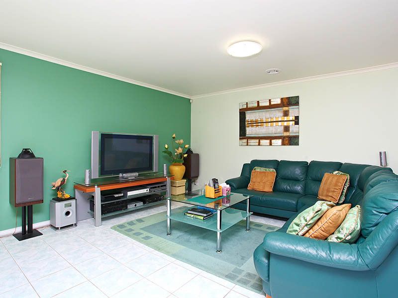 44 Northampton Crescent, Caroline Springs - Thumbnail 3