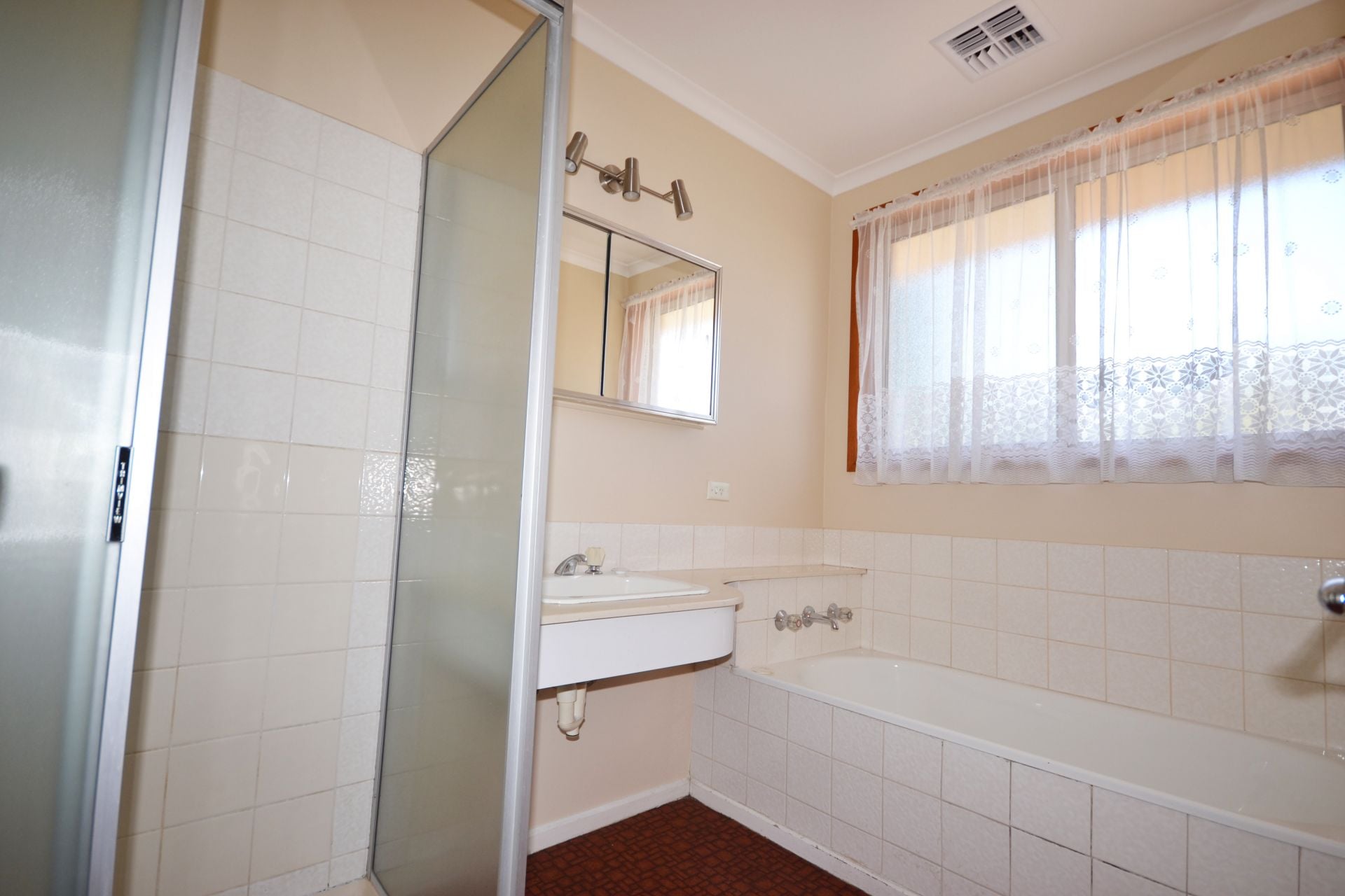 GREAT OPPORTUNITY, GREAT LOCATION