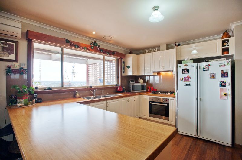 98 Holts Lane, Bacchus Marsh - Thumbnail 3