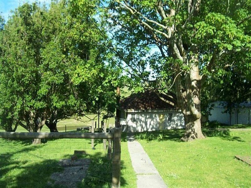 CLASSIC VICTORIAN HOMESTEAD : 2.5 ACRES