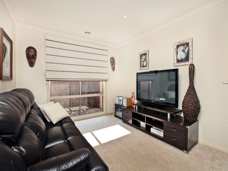 16 Naracoorte Drive, Caroline Springs - Thumbnail 6