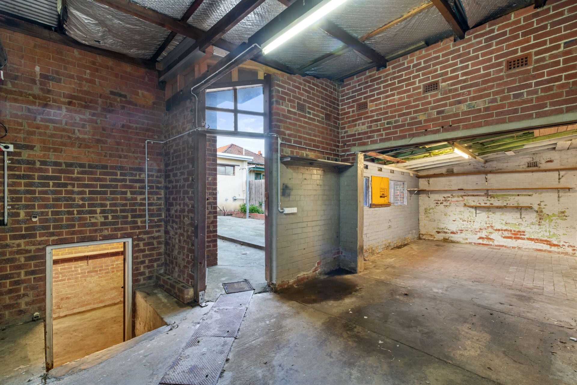 Central Position, Full Of Charm