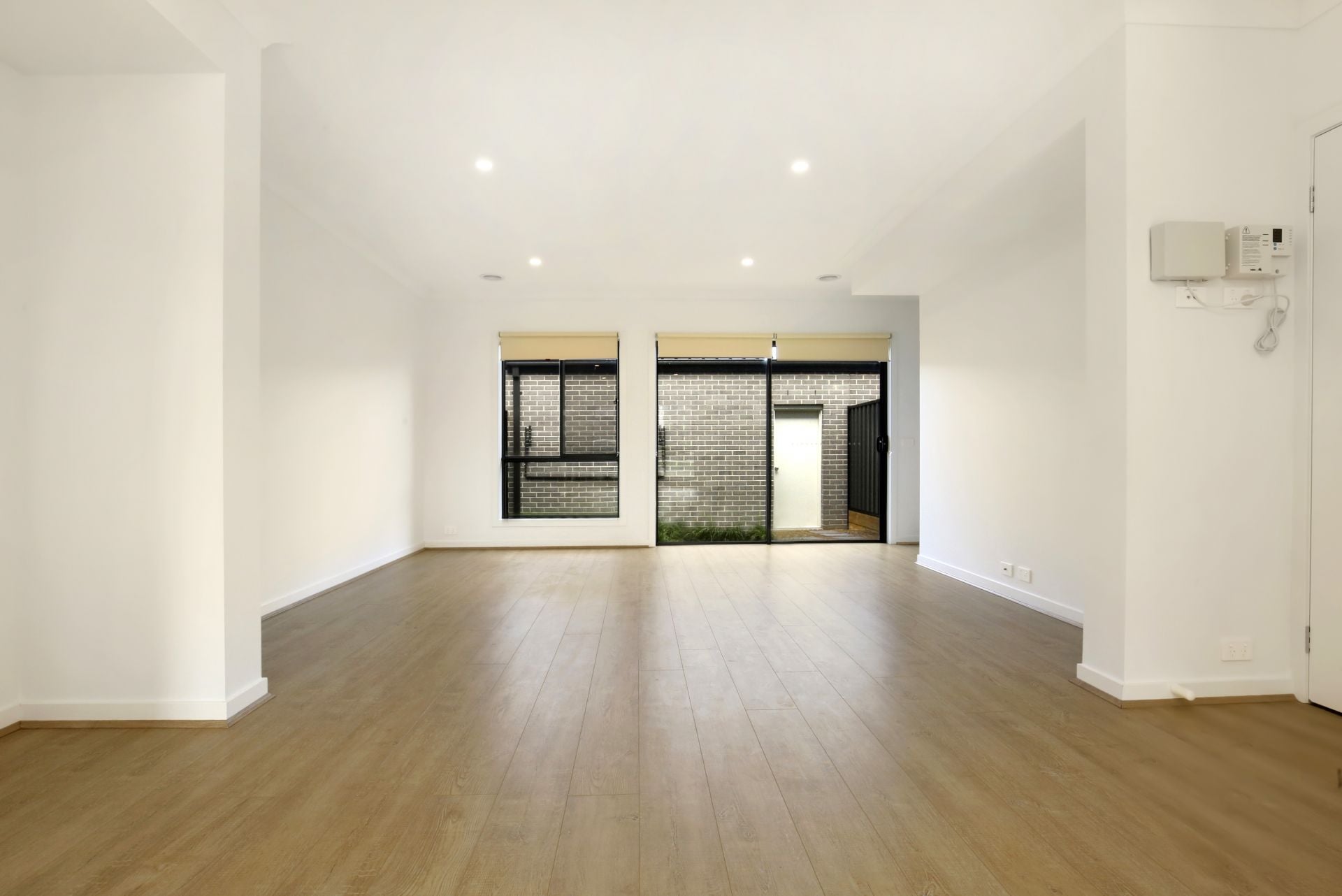 MODERN STYLISH LIVING   *Insp Thurs 20th Feb @ 4:30pm*