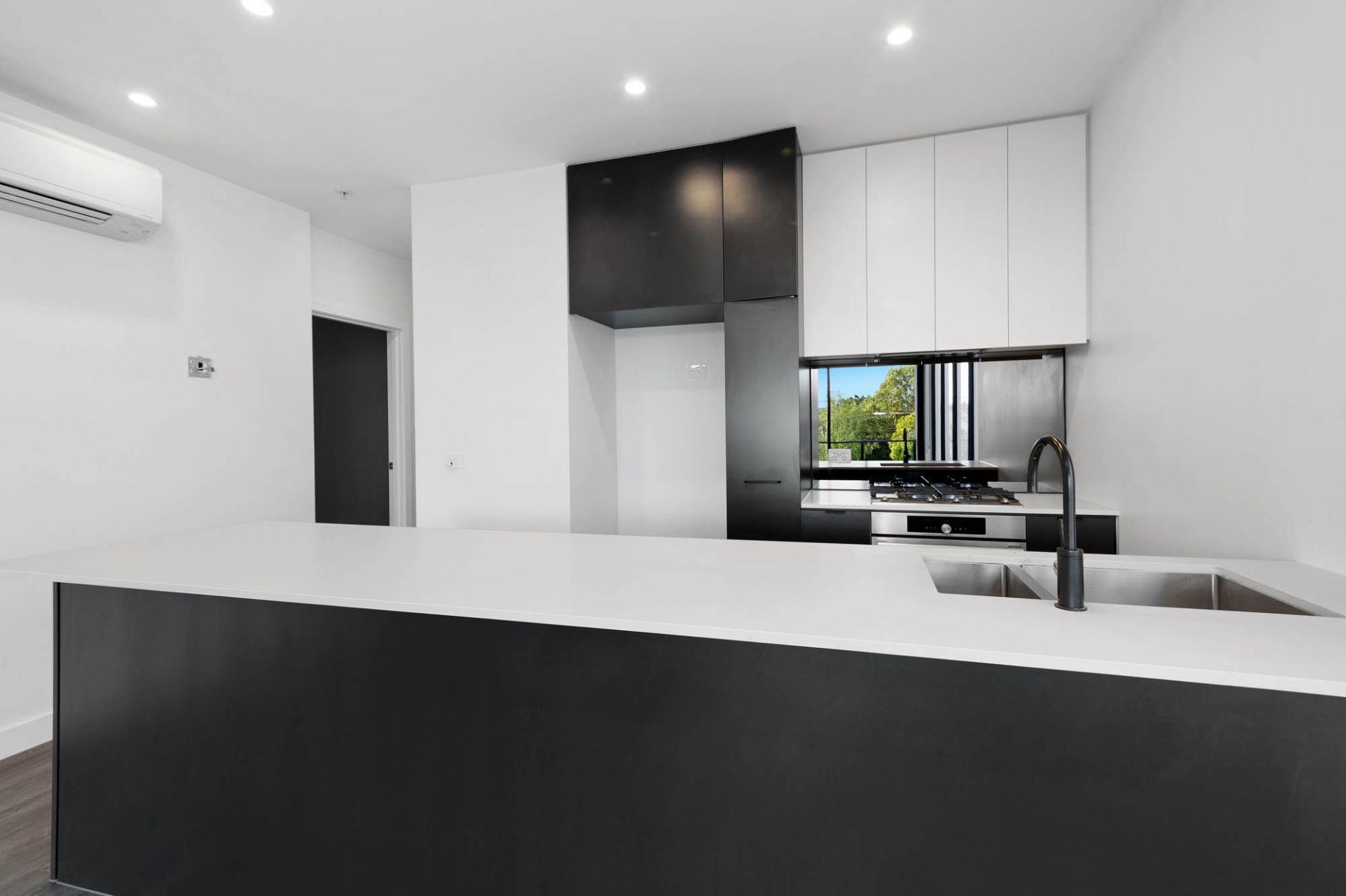 105/88 Orrong Crescent, Caulfield North - Thumbnail 2