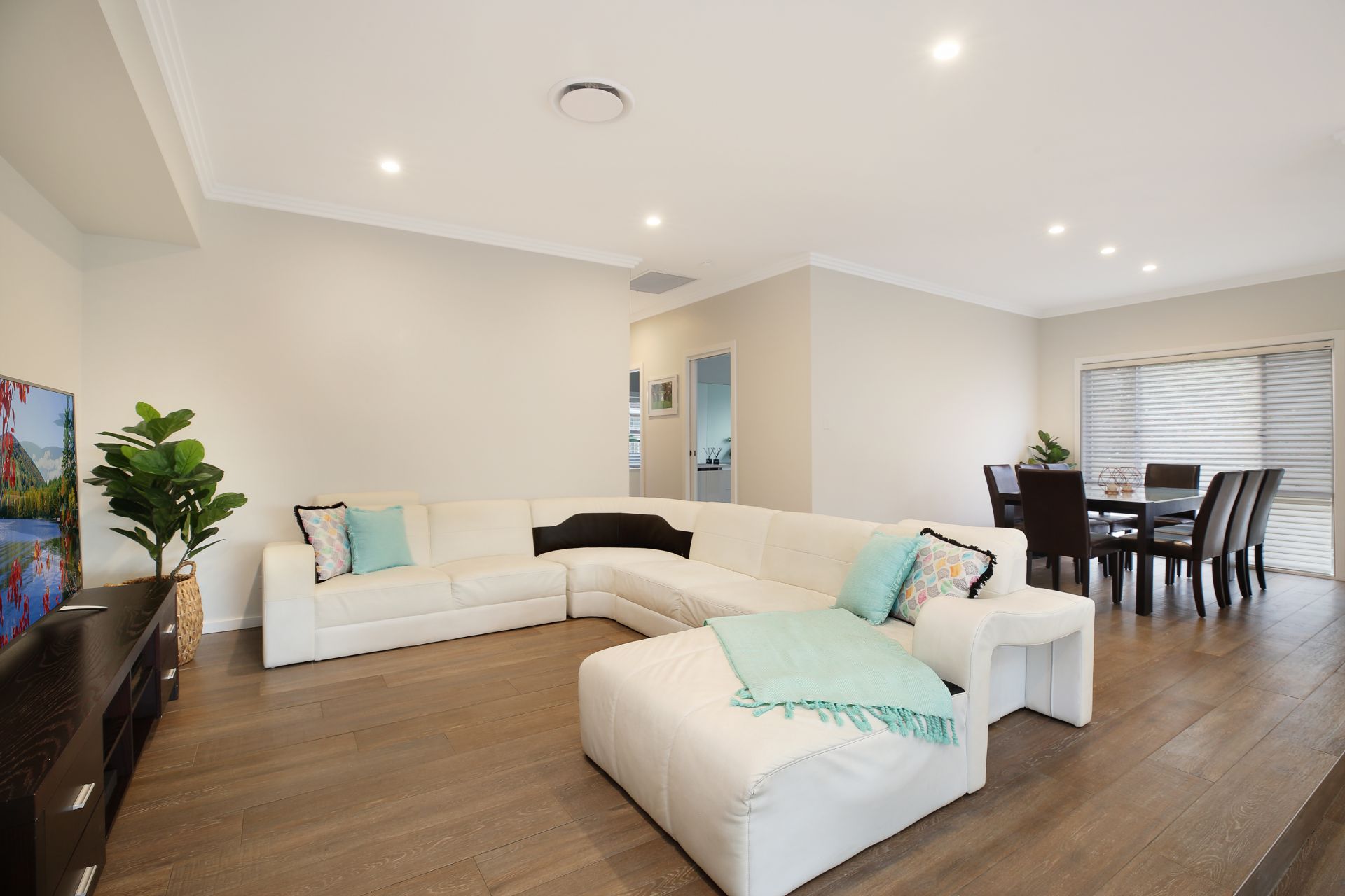 104 Acacia Road, Kirrawee, Kirrawee - Thumbnail 4