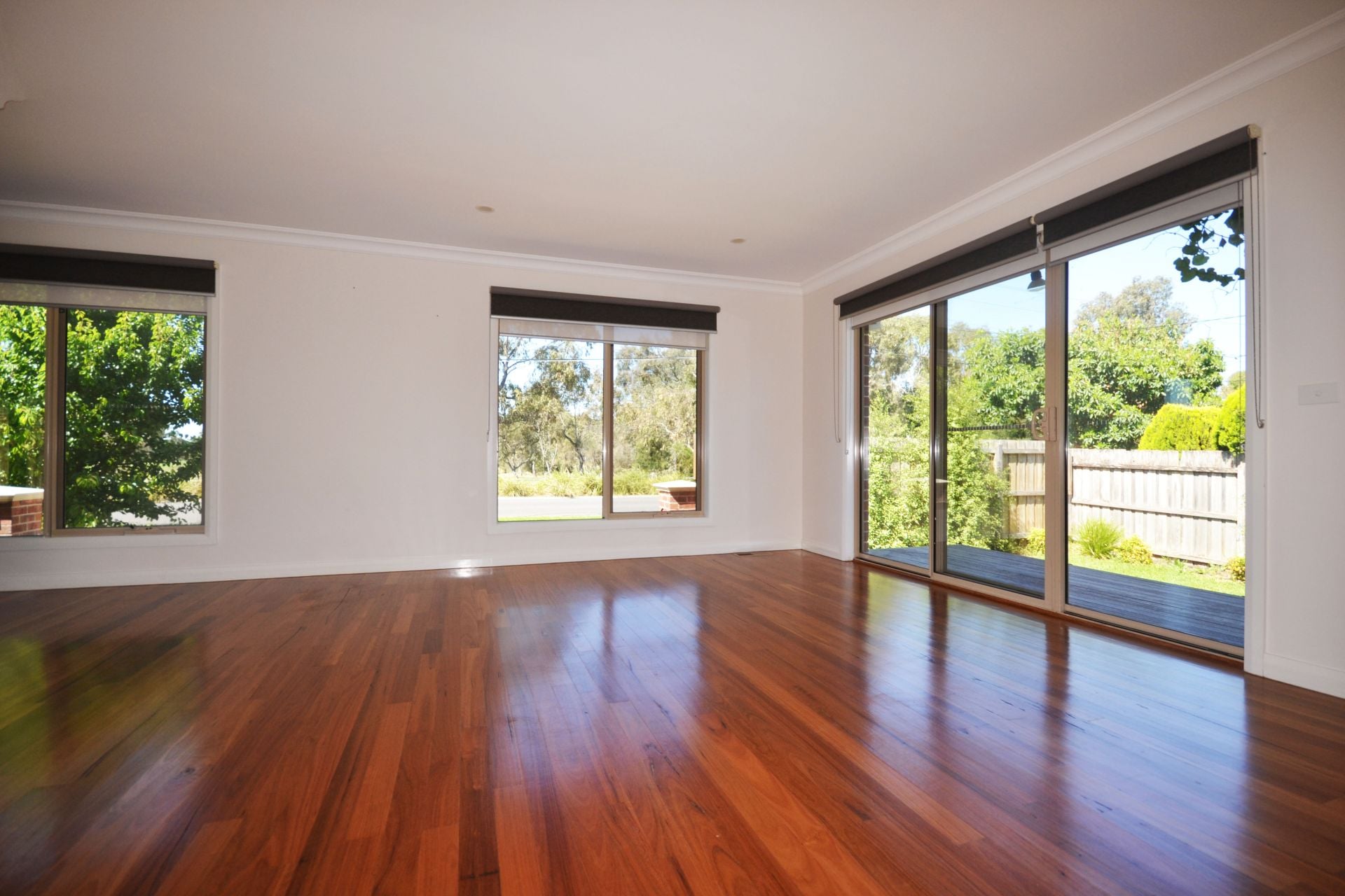 CONTEMPORARY DELIGHT - THE EPITOME OF ELEGANCE WITH PARKLAND VIEWS
