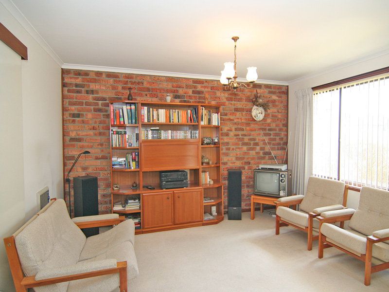 4 Bickley Close, Stirling - Thumbnail 4