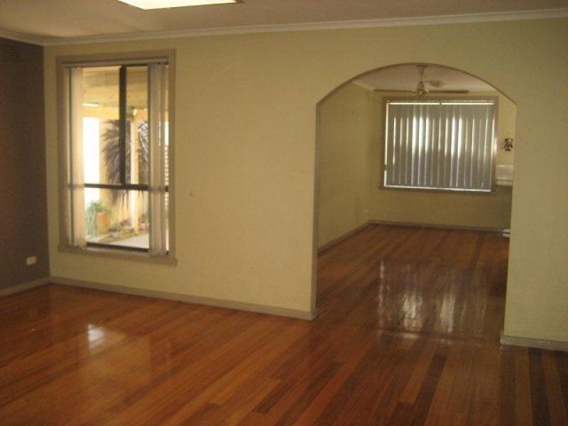 Walking Distance to Stables Shopping Centre, Park & Schools *** INSPECT SAT 6TH OCT @ 10:30-10:40AM ***
