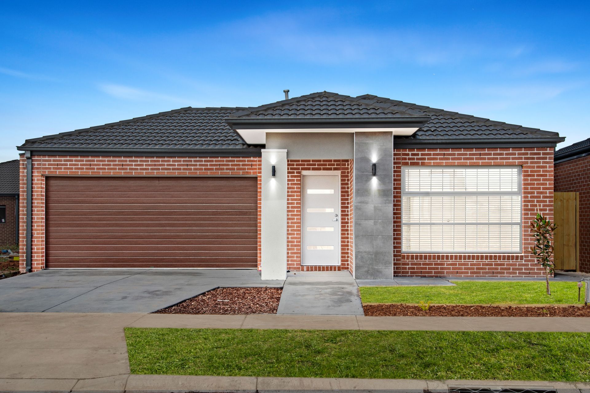 BRAND NEW A READY TO MOVE IN!