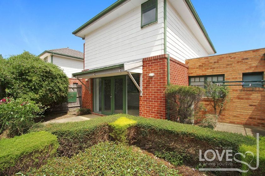 BEAUTIFULLY PRESENTED AND IN A GREAT LOCATION!