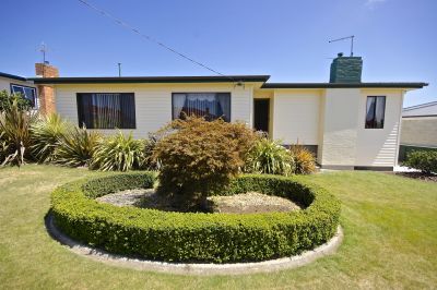 4
 
 
 
  
 
 
 1
 
 
 
  
 
 
 2
 
 
 
 
 
 
 
 6 Hendriks Street, ULVERSTONE TAS 7315, Ulverstone - Thumbnail 2