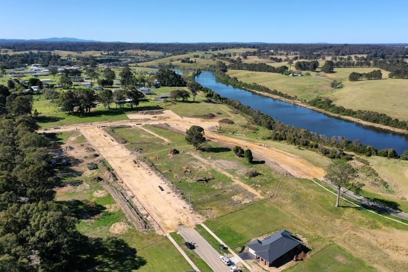 MAJESTIC VIEW OF THE MIGHTY NICHOLSON RIVER!