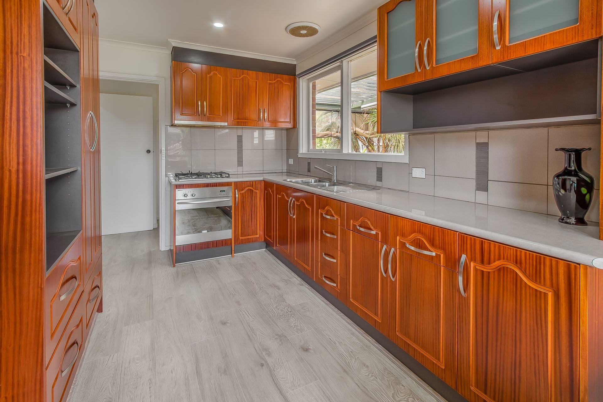 MODERN APPEAL – CORNER LOCATION