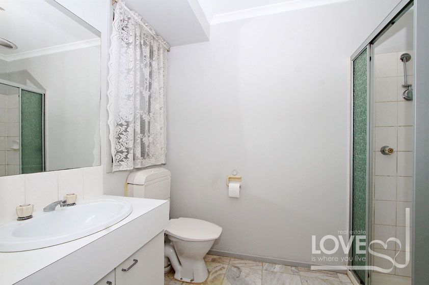 IDEALLY LOCATED TO ALL AMENITIES ! ! !