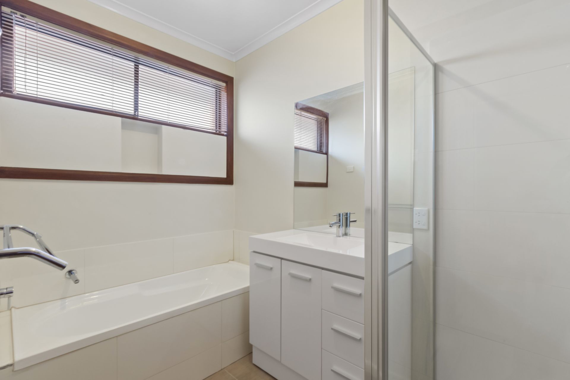 Immaculate unit in ideal locale