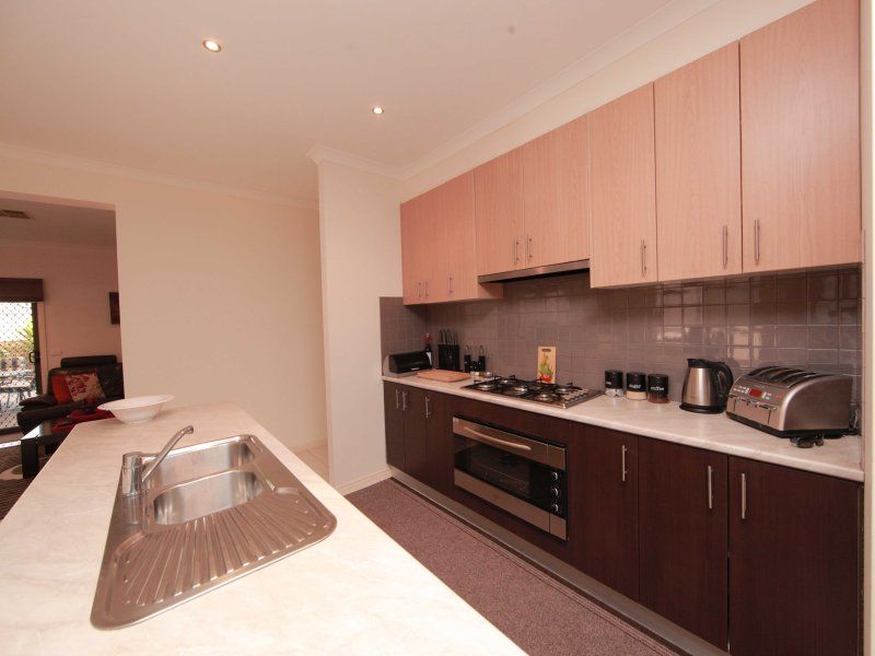 4 Carinya Crescent SOUTH MORANG, South Morang - Thumbnail 7