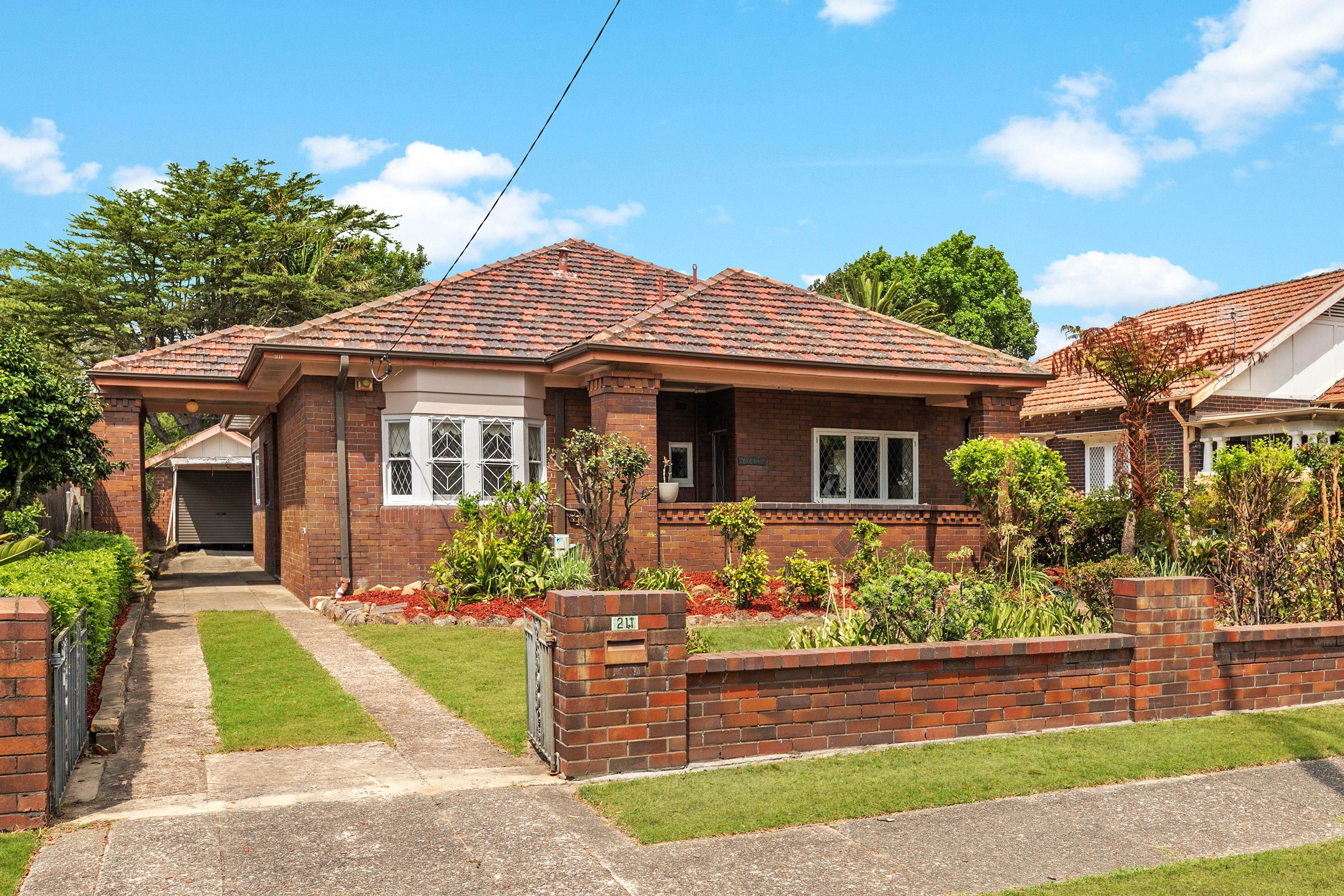 Real Estate For Sale 211 Parkway Avenue Hamilton South , NSW