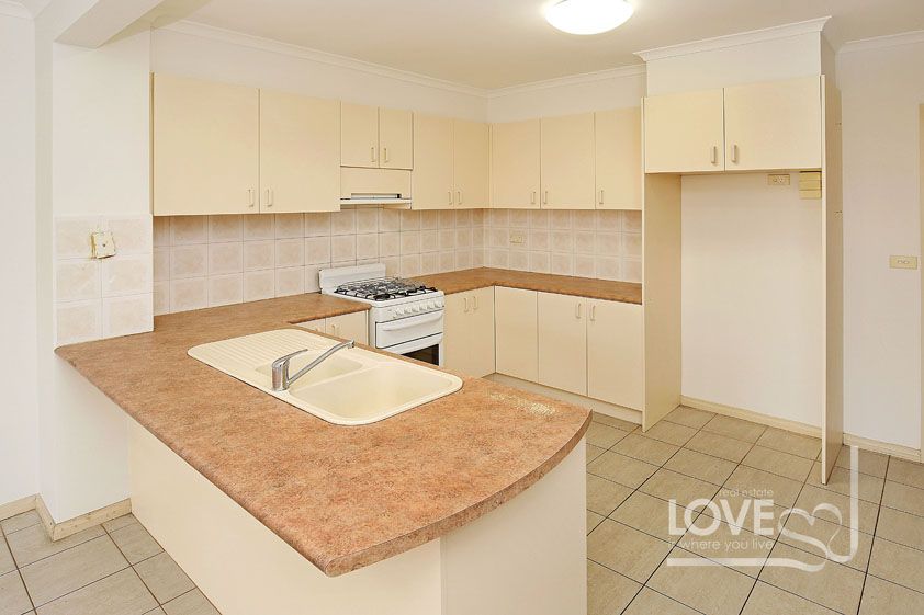 BEAUTIFULLY PRESENTED 3 BEDROOM TOWNHOUSE