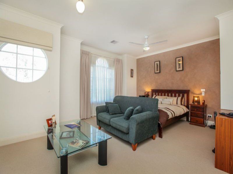 4 Wisteria Lane, Caroline Springs - Thumbnail 7