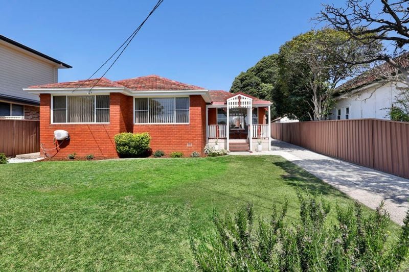 12 Gilmore Avenue, Kirrawee, Kirrawee - Thumbnail 2