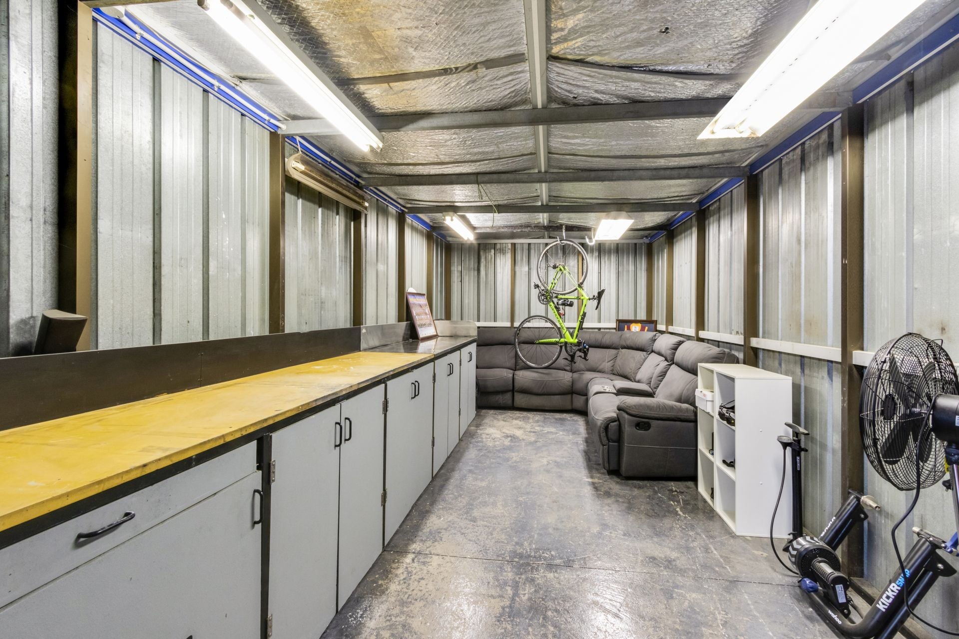 SPACIOUS FOR THE WHOLE FAMILY AND TRADIE