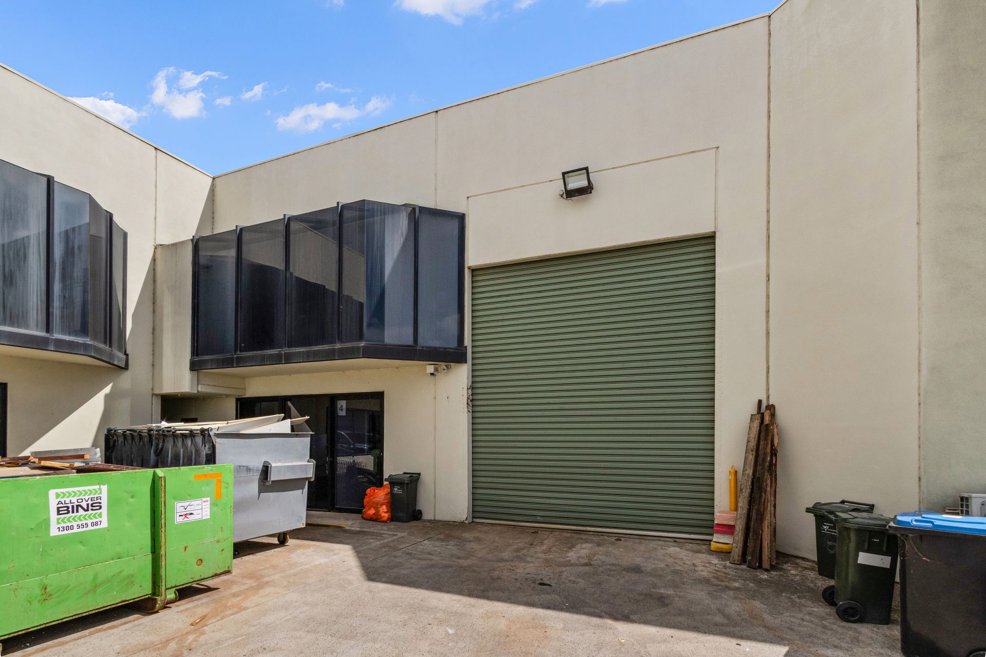 EXCELLENT WAREHOUSE FACILITY