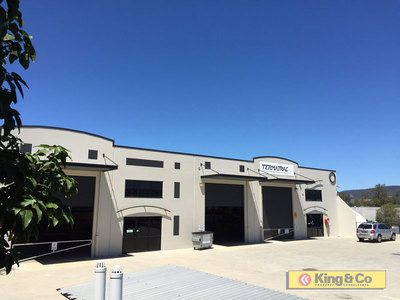 FREESTANDER!  SALE / LEASE