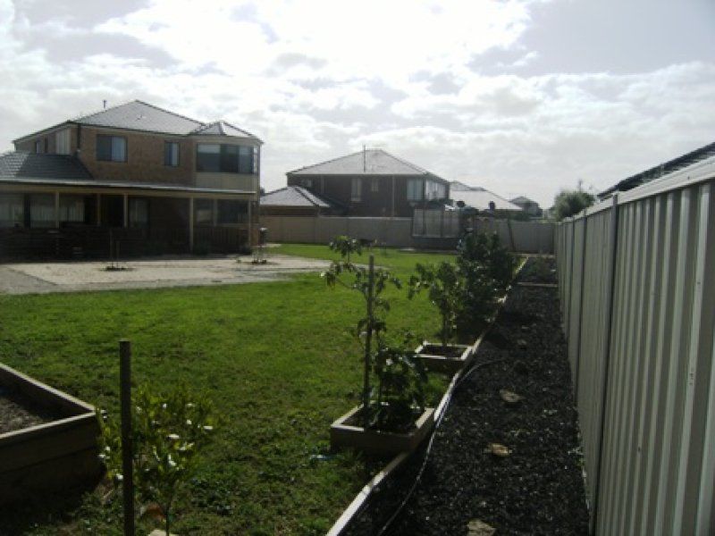 10 Waranga Close, Caroline Springs - Thumbnail 8