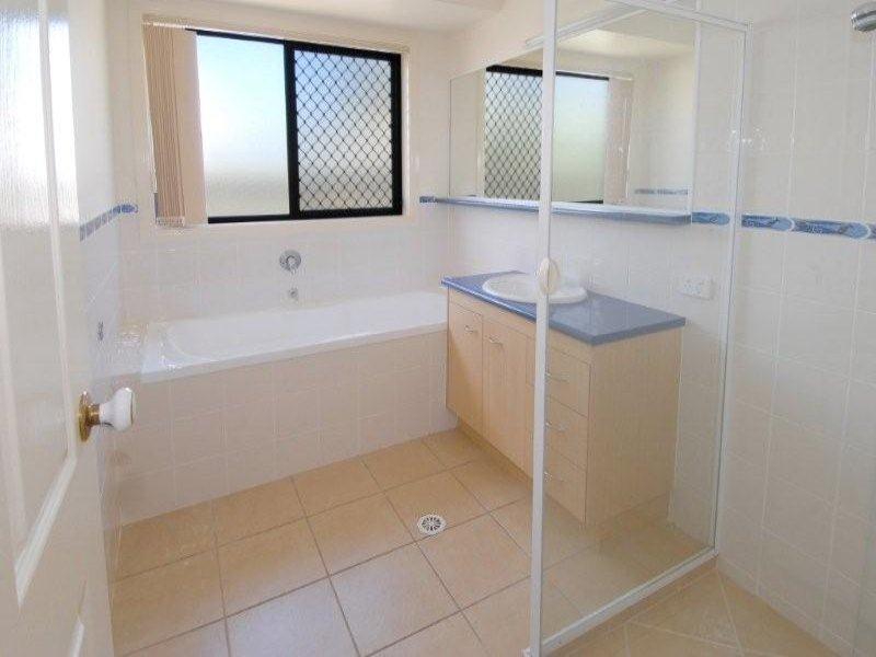 25 Whitsunday Street KAWANA ISLAND QLD, Kawana Island - Thumbnail 5