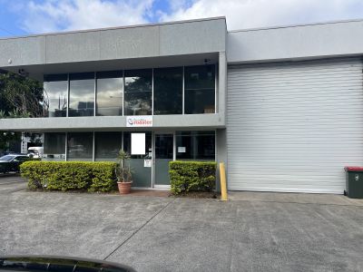 PROMINENTLY LOCATED INDUSTRIAL WITH FULLY FITTED CAFE!