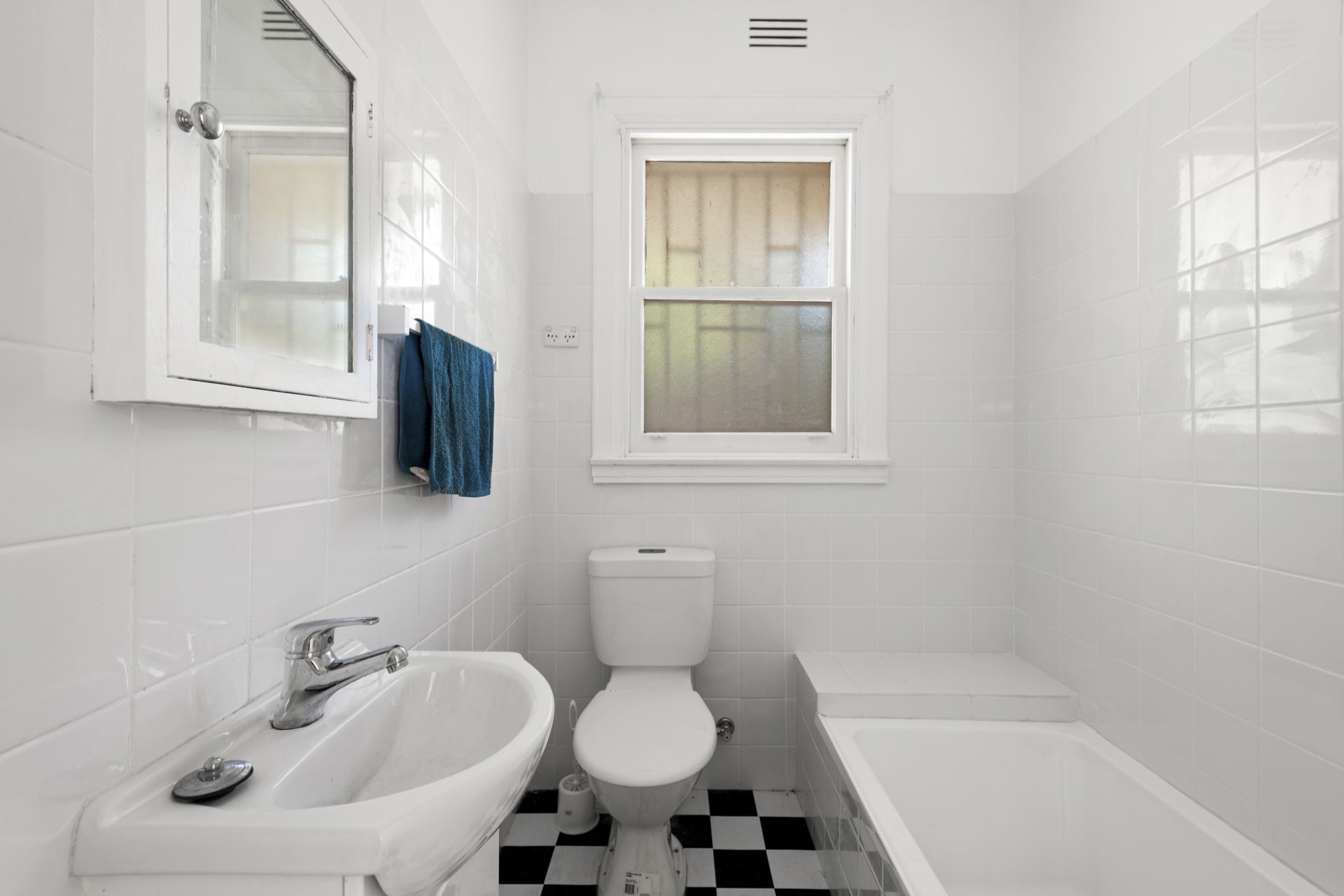 CLINKER CLASSIC - RESIDENTIAL GROWTH ZONE 1 APPROX 730m2