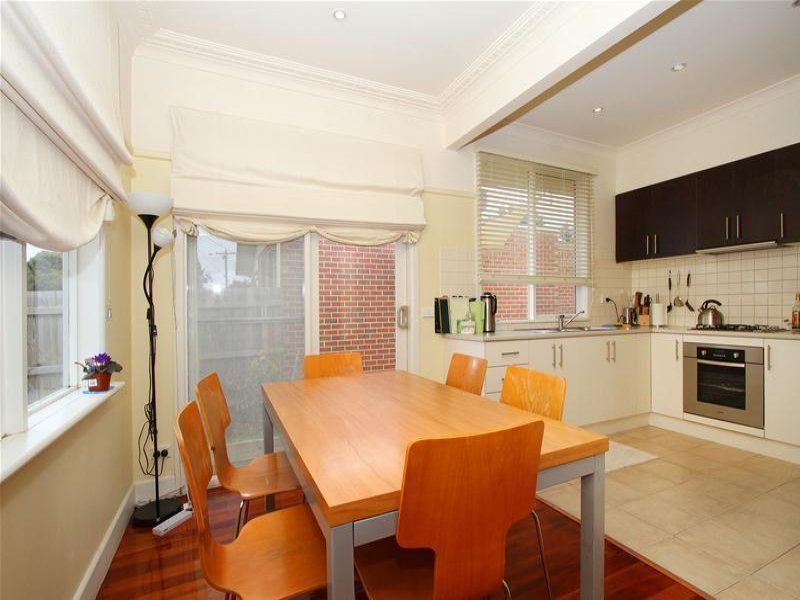 MODERN 2 BEDROOM HOME IN LALOR!