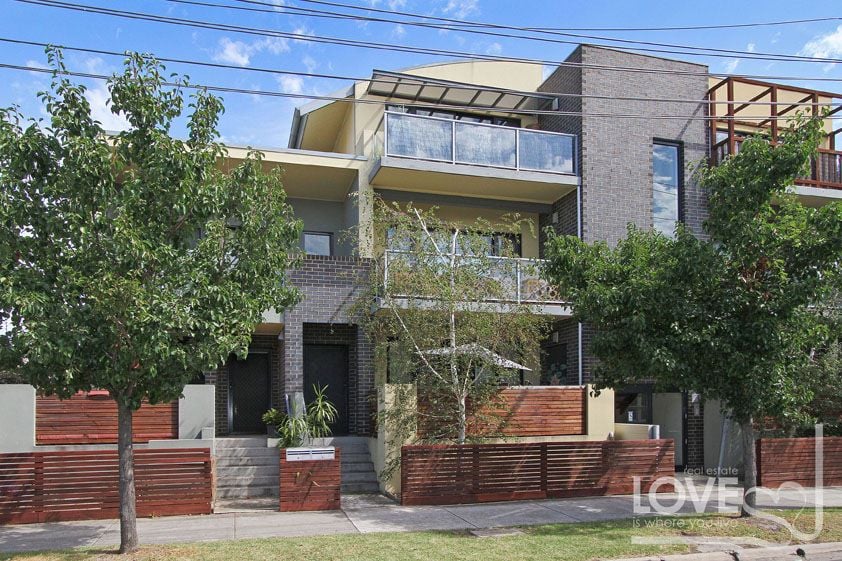 Top Floor Apartment In A Sought after Location