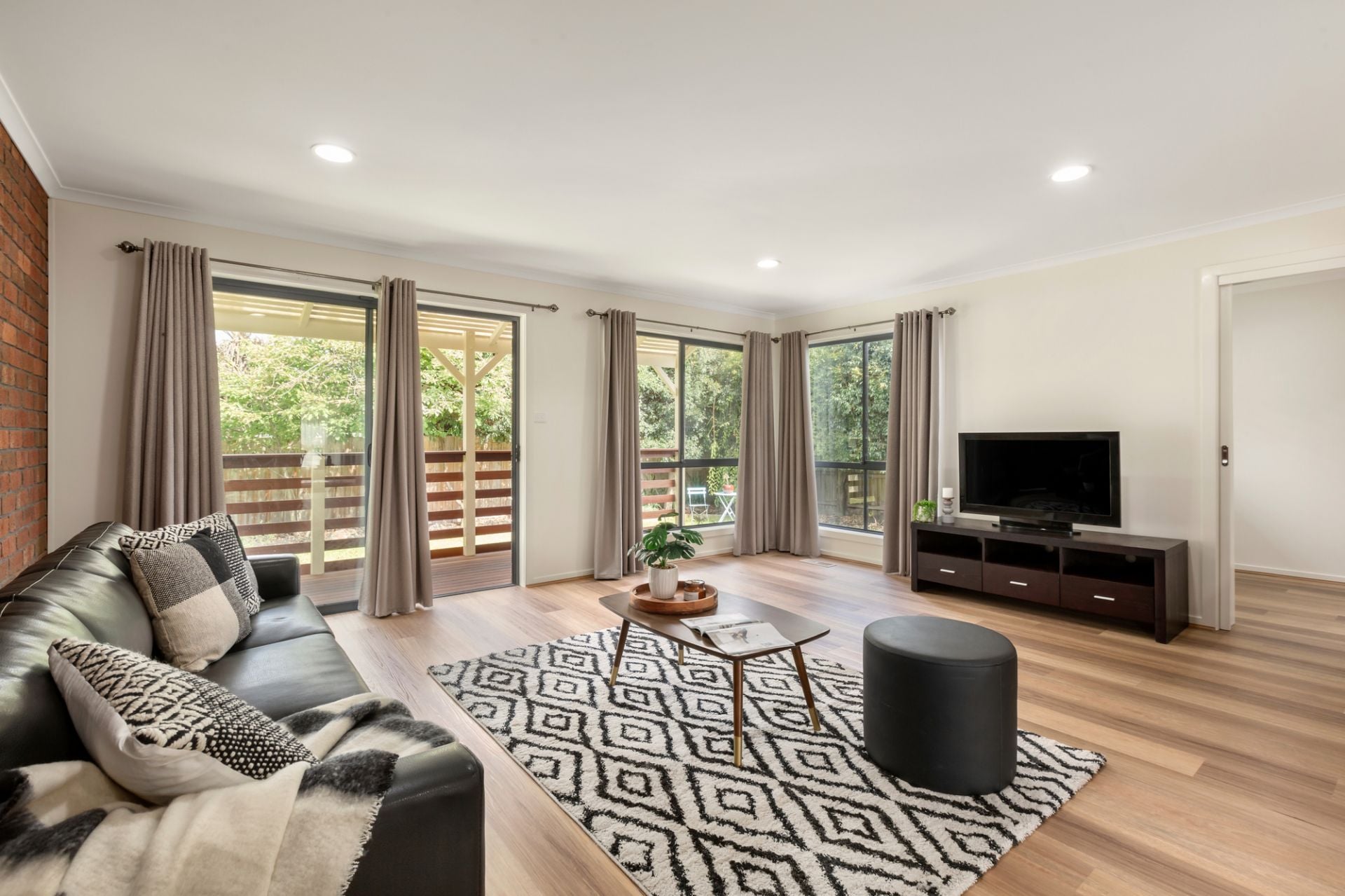 Spacious family living close to schools, shops and RMIT