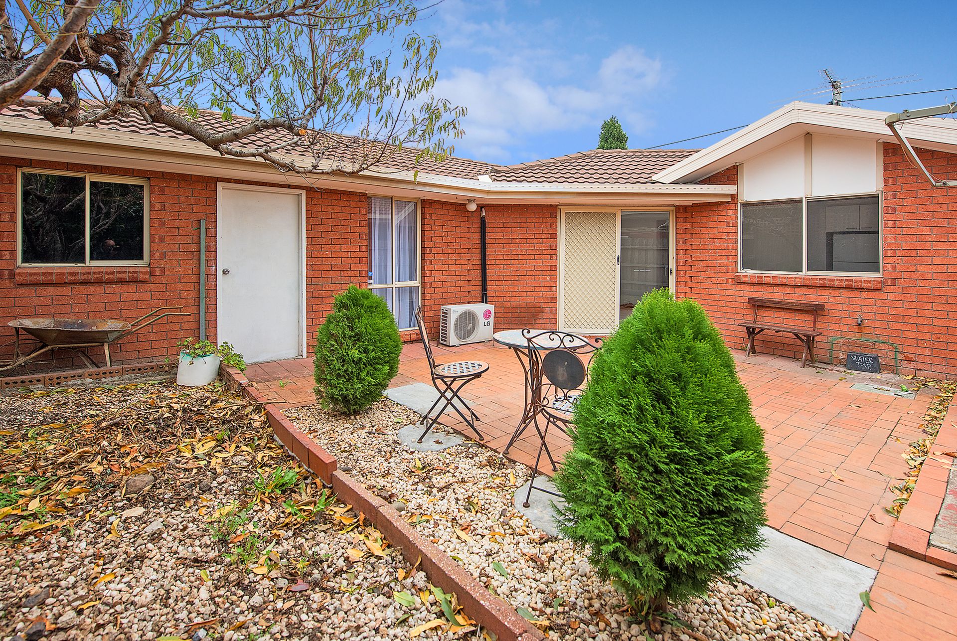 38 Grand Parade Epping, Epping - Thumbnail 2