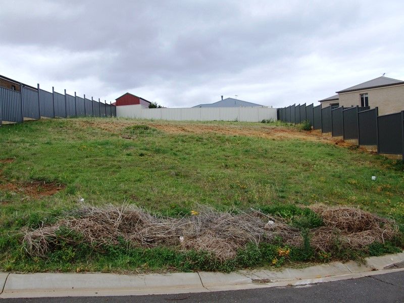 4 McCullagh Street, Bacchus Marsh - Thumbnail 2