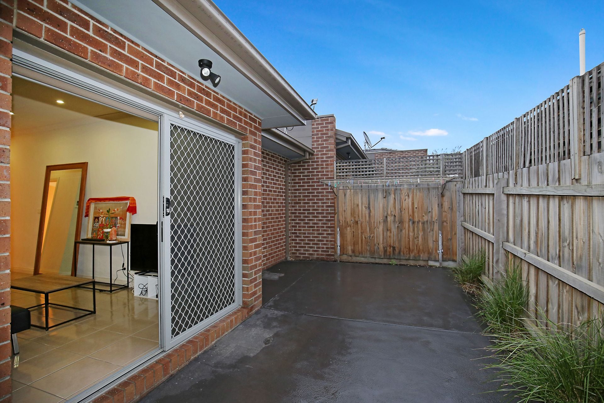 AFFORDABLE MODERN UNIT IN PRIME LOCATION