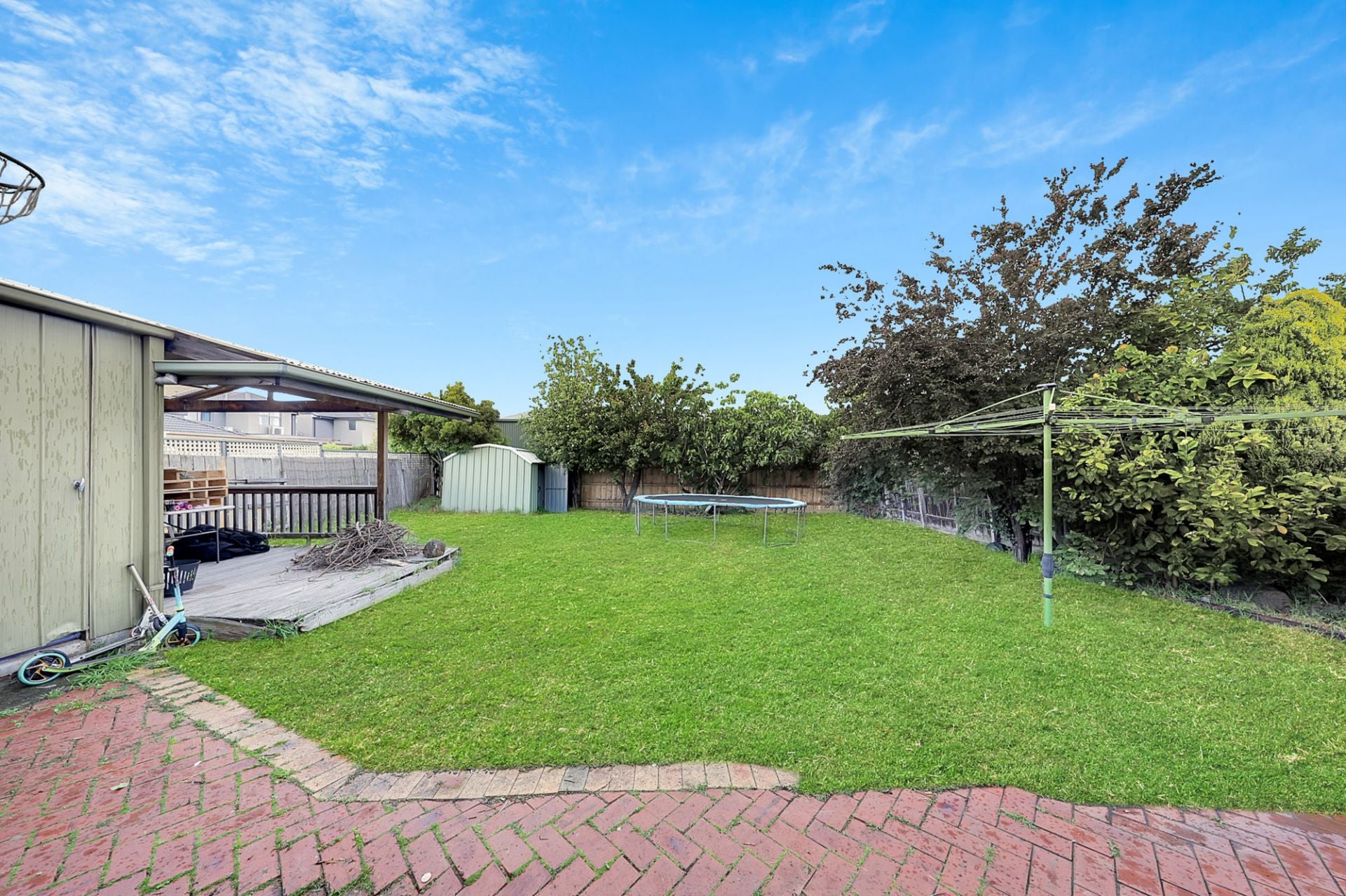 RENOVATE or DEVELOP (land 646m2)