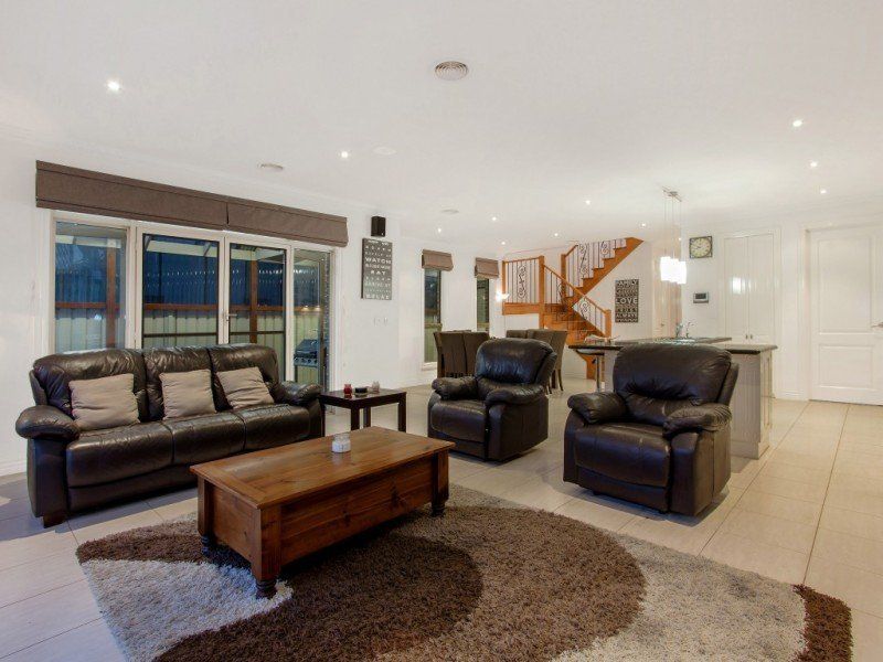 13 Toolondo Close, Caroline Springs - Thumbnail 5