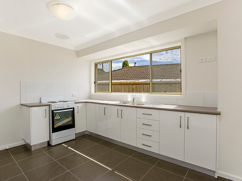 4 Iluka Drive, Werribee - Thumbnail 3