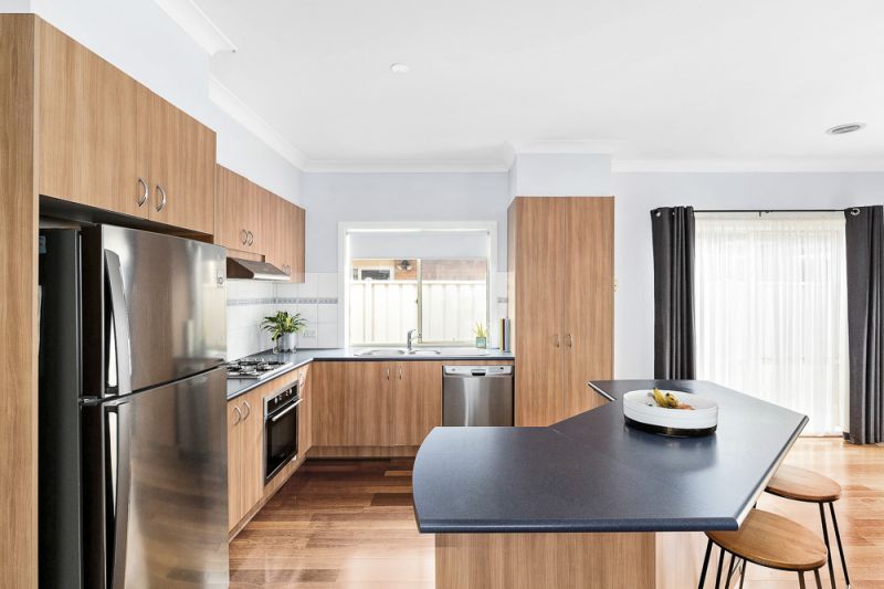 6 Lyme Park Circle, Caroline Springs - Thumbnail 3