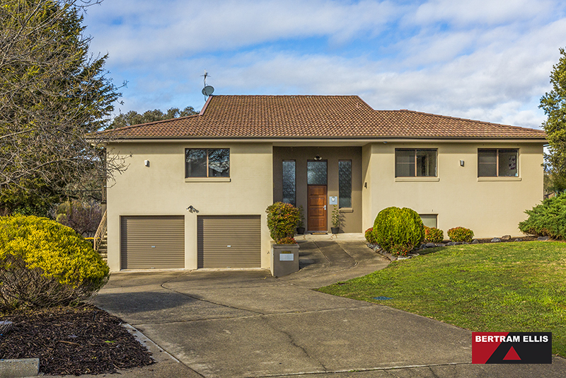 16 Molineaux Place, Farrer - Thumbnail 2