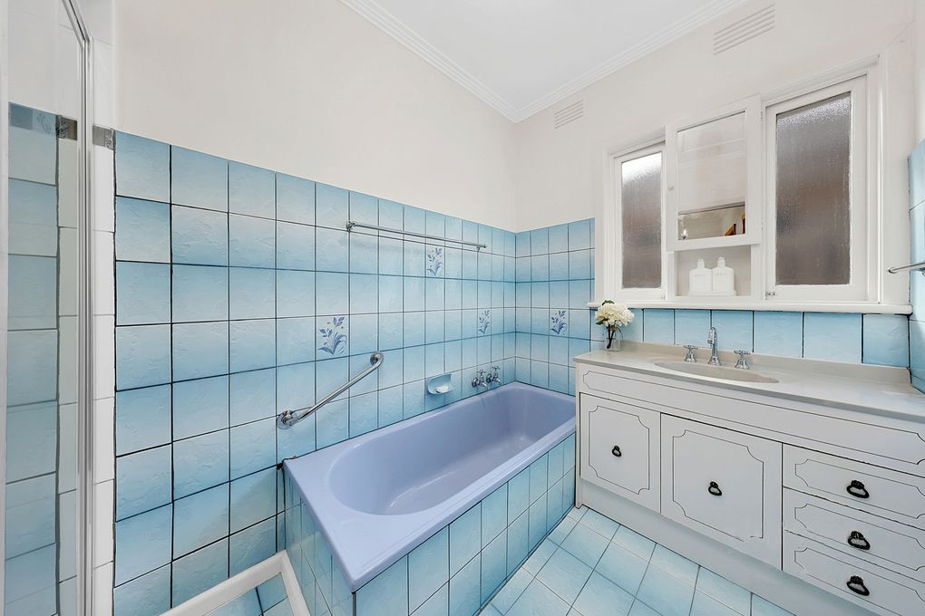 CHARMING HOME IN THE HEART OF RESERVOIR